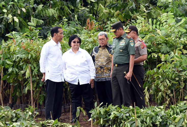 Aher bersama Presiden Jokowi, Pangdam III Siliwangi, Kapolda Jabar dan Kemen LH (Foto IST)