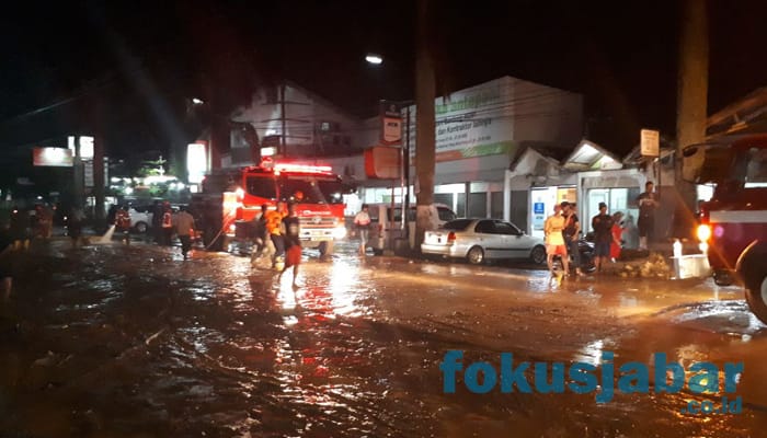 banjir di kawasan bandung timur (foto Budi)