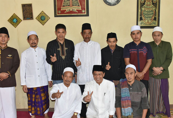 cawagub Jabar Anton Charliyan saat berkunjung ke Ponpes Al Hasanah di Sumedang (foto IST)