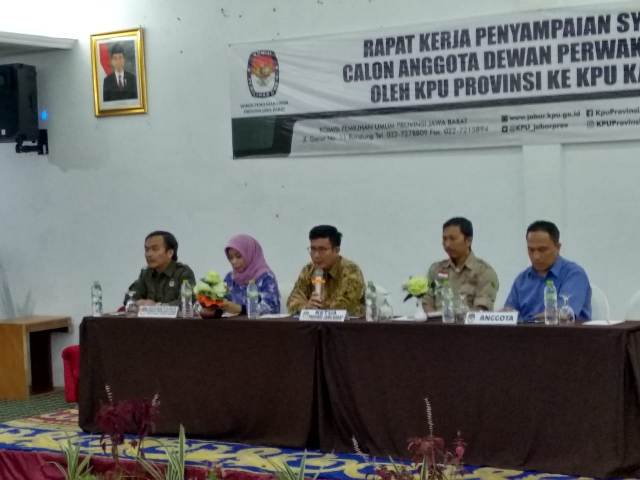 KPU Jabar saat raker di Bandung (Foto IST)