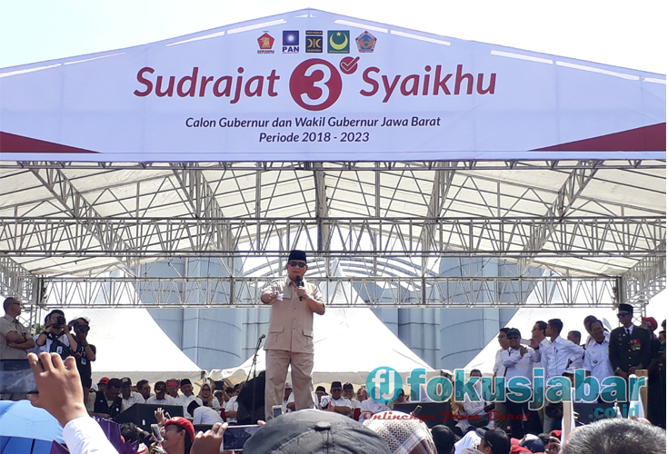 Ketum Gerindra Prabowo Subianto Saat Berorasi di Kampanye Akbar Asyik di Monumen Perjuangan Jabar Bandung, Sabtu (12/5/2018) (Foto Ibenk)