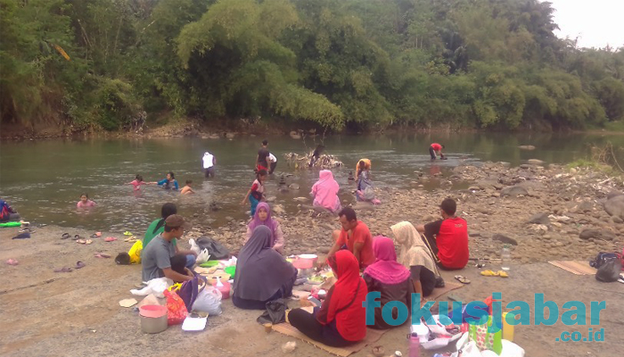 sungai citanduy di Kabupaten Ciamis menawarkan keaslian alam (foto Husen )