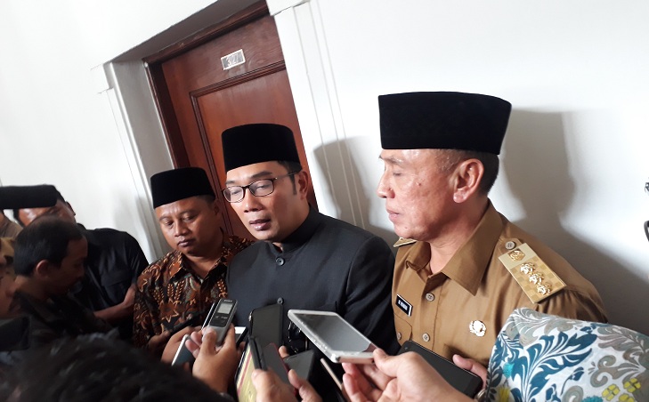 Gubernur Jabar terpilih Ridwan Kamil saat diwawancarai (foto Ibenk)