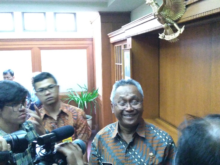 kepala BKD Jabar Sumarwan saat diwawancarai (foto LIN)