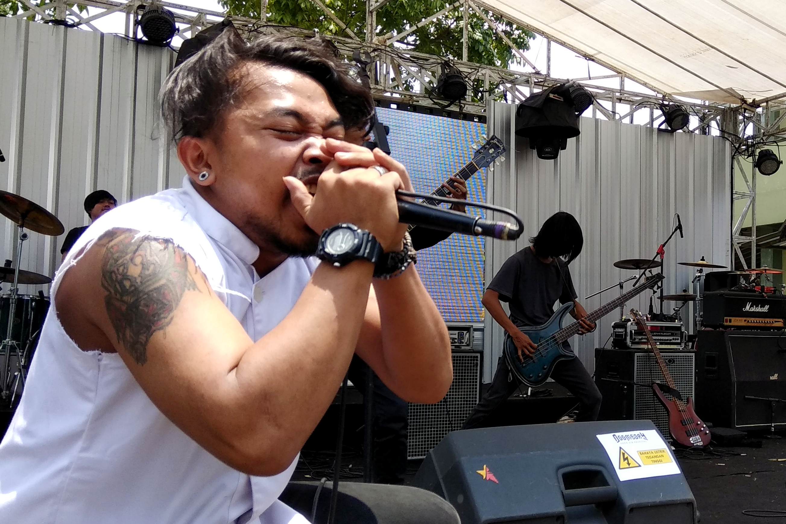 Band asal Bandung DBOP Tampil Memukau di Panggung Doomsday (foto Achmad Nugraha)