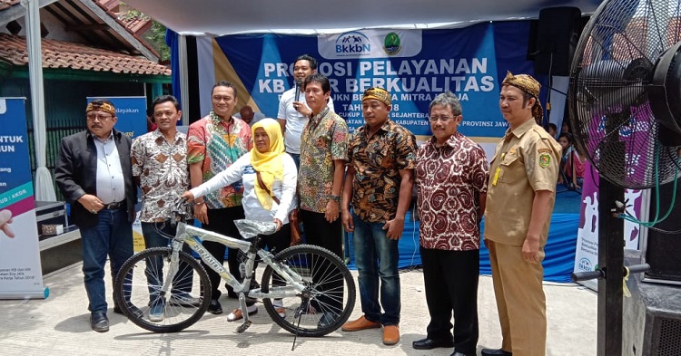 Suasana seusai sosialisasi dan pelayanan KB di Katapang Kabupaten Bandung