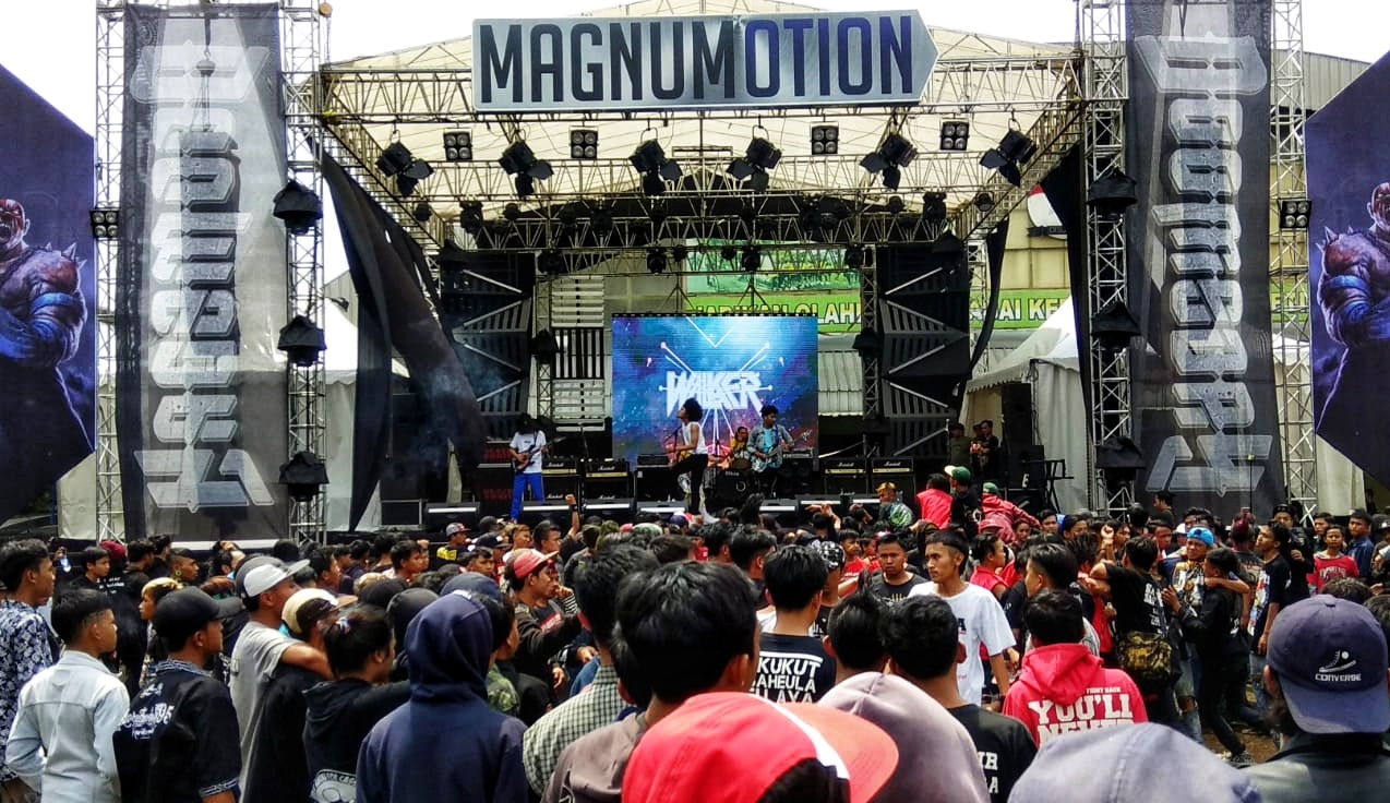 Ribuan pecinta musik underground berkumpul di Doomsday Open Air 2018 Disjas Cimahi (foto Achmad Nugraha)