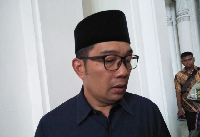 Gubernur Jabar Serahkan Pengelolaan bank bjb ke Uu