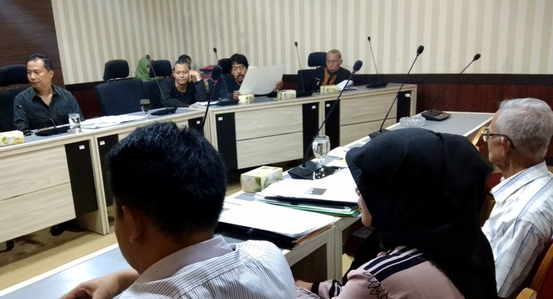 Suasana audiensi pemilik tanah bersama dprd dan Pemkot Cimahi (foto Achmad Nugraha)