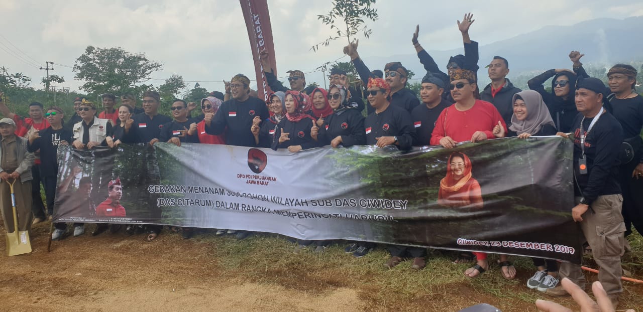 DPD PDI Perjuangan Jawa Barat menggelar 'Hajat Lembur' di Desa Cibodas, Kelurahan Pasirjambu, Ciwidey, Kabupaten Bandung, Senin (23/12/2019). (Fokusjabar)