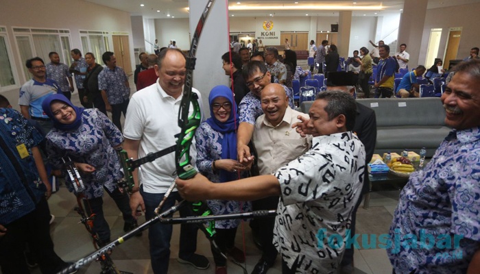 KONI Kota Bandung Distribusikan Bantuan Peralatan Latihan Cabang Olahraga