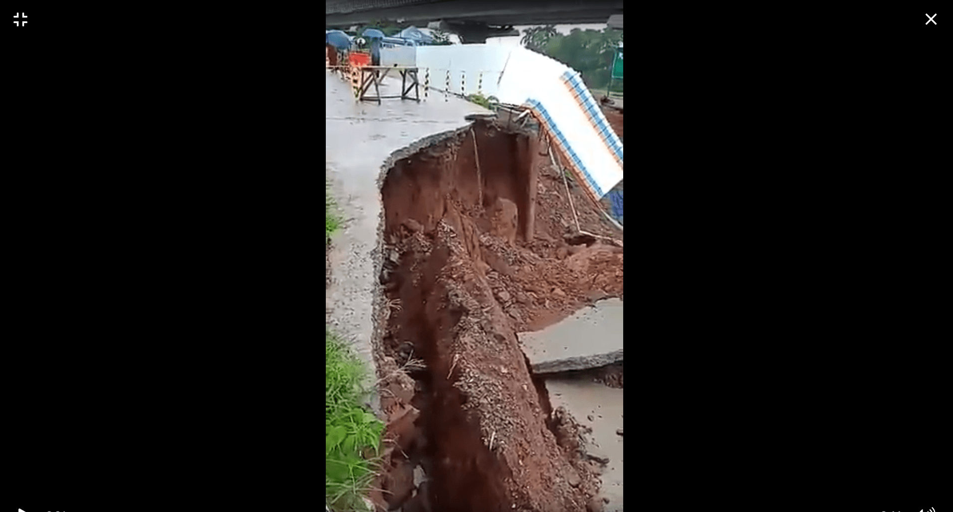 Jalan Dekat Kontruksi Kereta Cepat Jakarta-Bandung Amblas