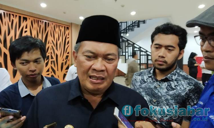 Wali Kota Bandung Oded M Danial saat diwawancara (foto Yusuf)