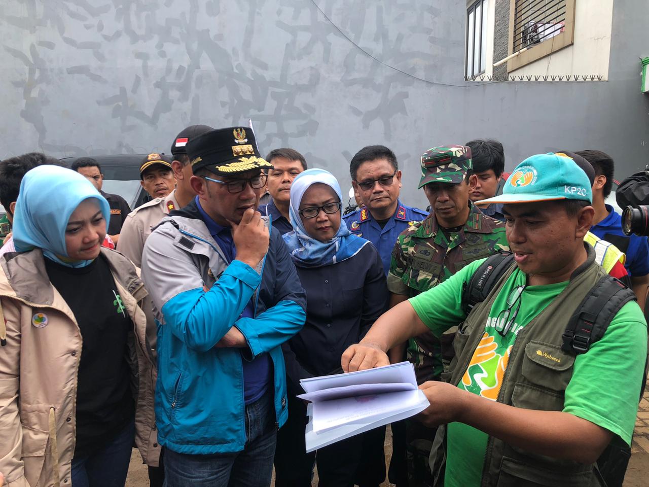 Emil Kunjungi Warga Terdampak Banjir di Bekasi