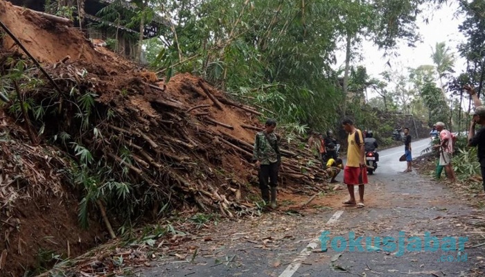 Longsor di Jalur Lalin Antar Daerah Ciamis