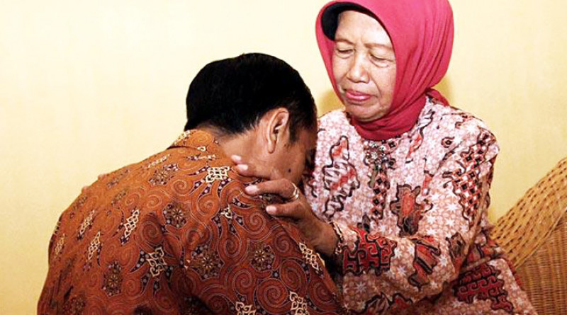 Sujiatmi Ibunda Jokowi meninggal