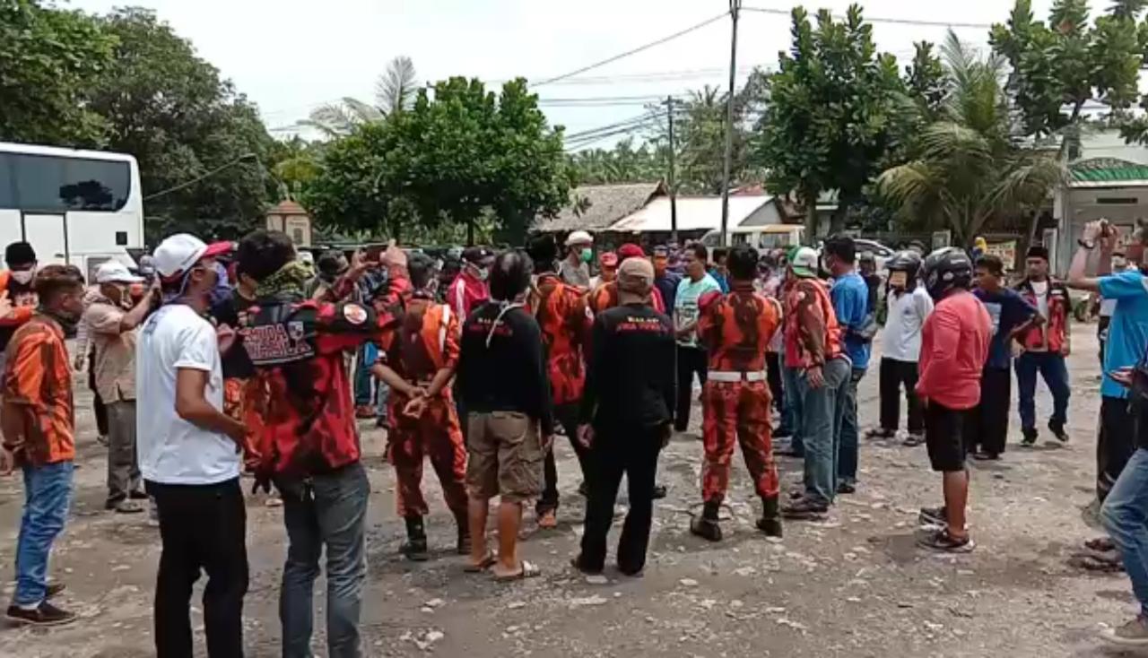 Khawatir Covid-19 Menyebar, Masyarakat Pangandaran Demo PO Bus