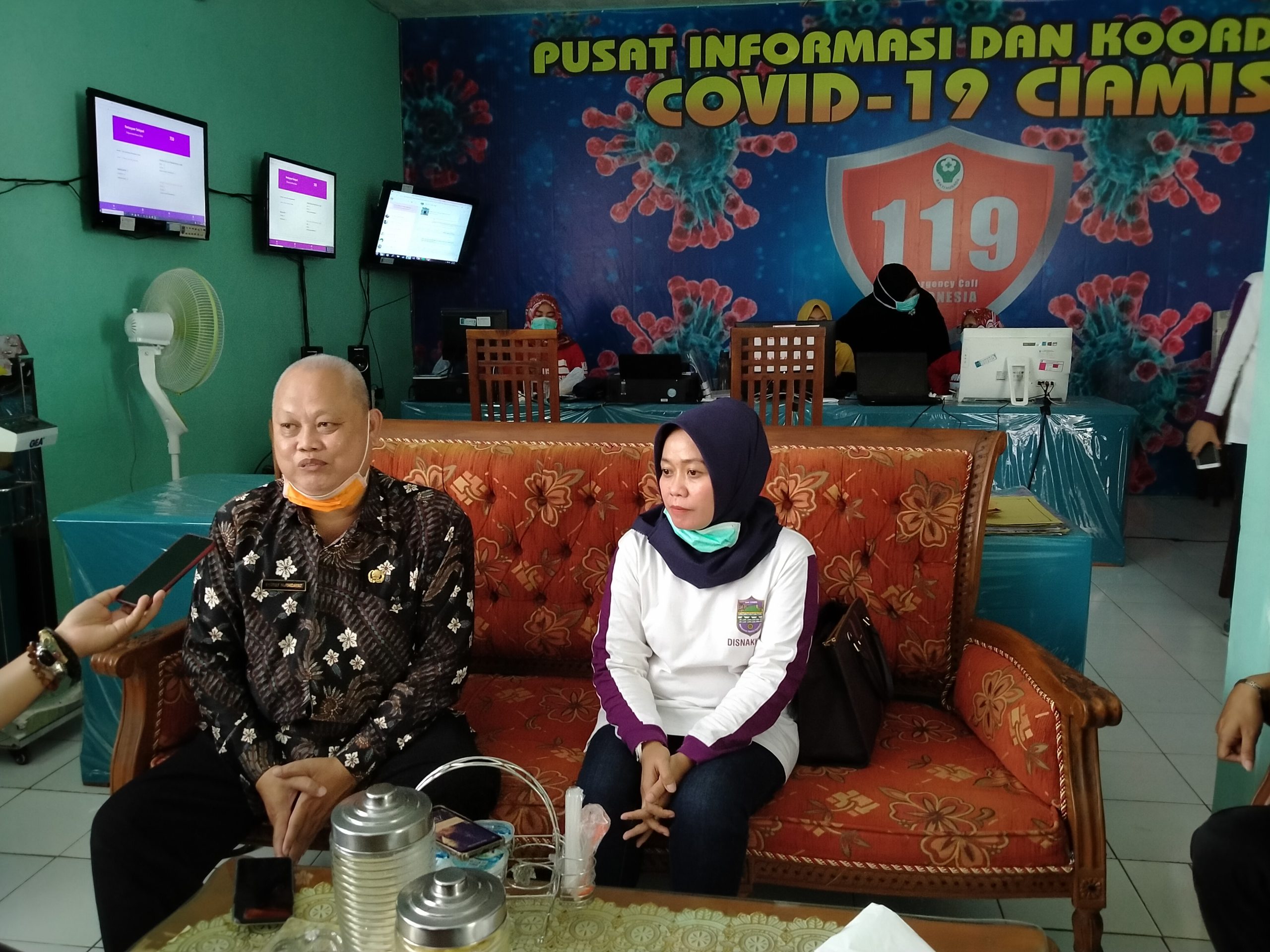 Tangani Covid-19, Disnakan Ciamis Bantu Alat Pelindung Diri Tenaga Medis