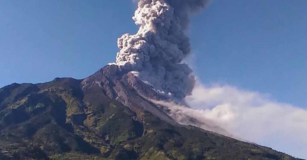 Gunung Merapi Erupsi, Seburkan Asap Setinggi 5.000 Meter