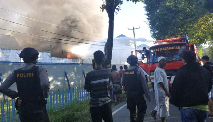 Lapas Tuminting Ricuh, Napi Ngamuk Bakar Gedung