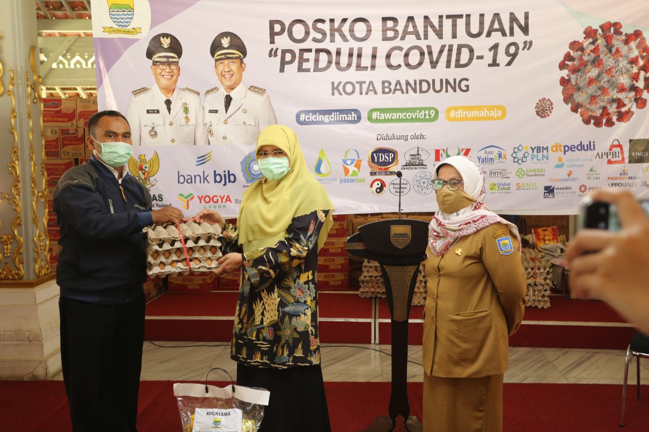 FBS Bagikan 1000 Paket Sembako ke 53 Panti di Kota Bandung