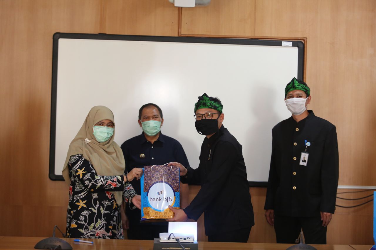Bantu Warga Terdampak Covid-19 FBS Terima Bantuan Rp. 400 Juta Dari BJB