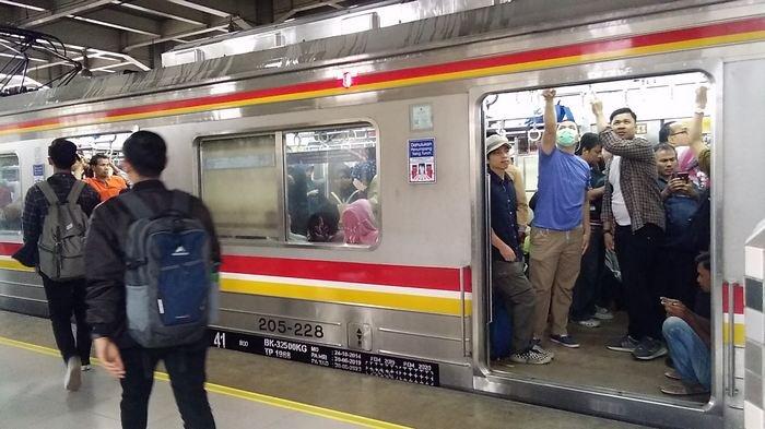 Kemenhub Ijinkan KRL Beroprasi saat PSBB