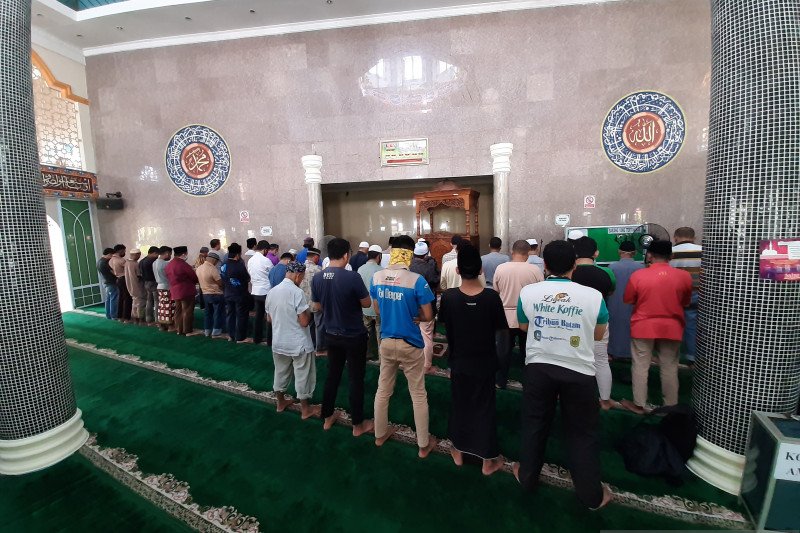 Natuna Bolehkan Warganya Sholat Id berjamaah di Masjid