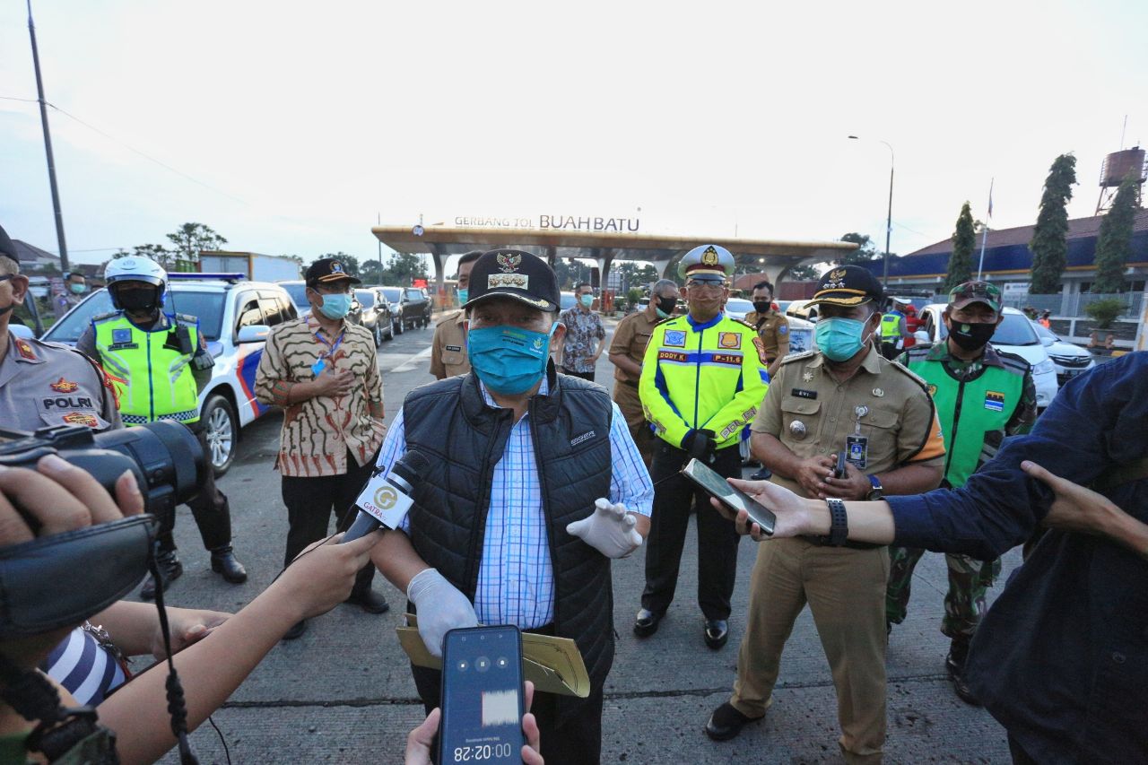 Covid-19, Warga Bandung Salat Ied Di Rumah