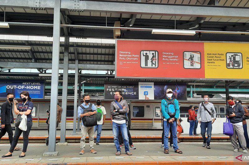 FOKUSJabar.id Penumpang Stasiun Manggarai