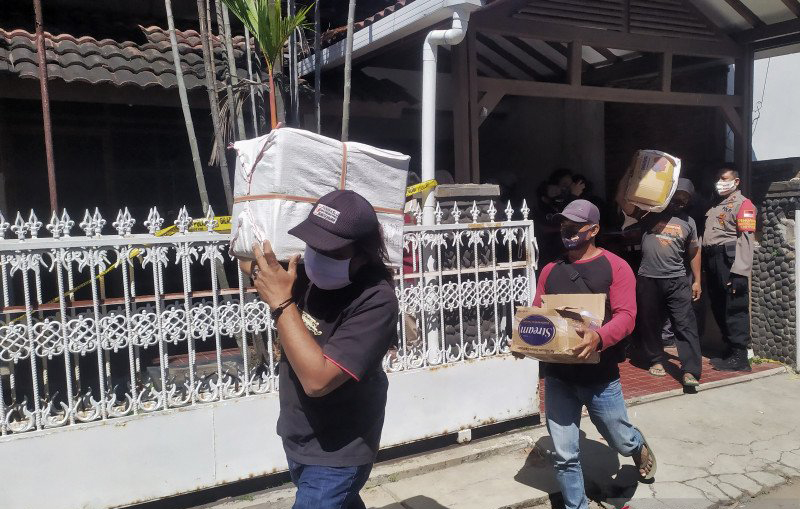 Polisi Temukan Sejuta Pil Triheksifenidil dari Rumah di Bandung