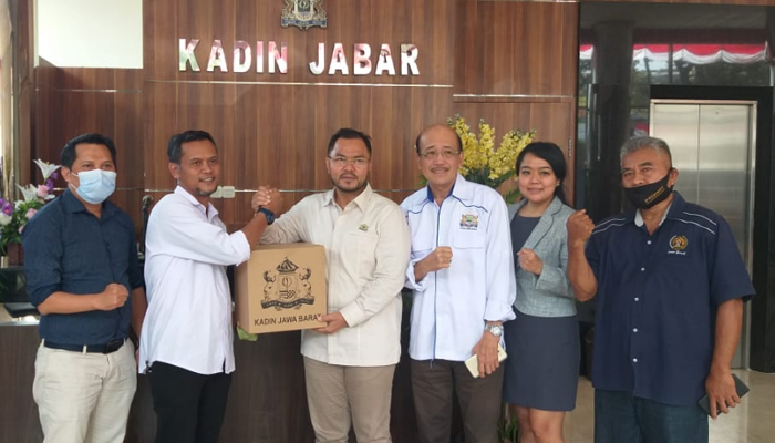 Gandeng PWI Peduli, Kadin Jabar Salurkan Paket Sembako