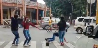 Joget di Traffic Light