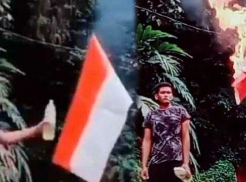pembakar bendera merah putih