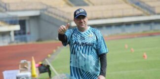 pelatih persib fokusjabar.id