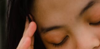 Tak Hanya Minum Air Putih, Yuk Cari Tahu 5 Cara Atasi Bibir Kering