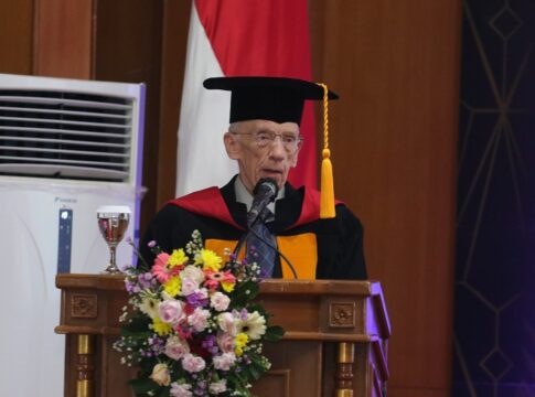 Raih Gelar Doktor Hc Upi Peter Hywel Coleman Terharu Fokus Jabar