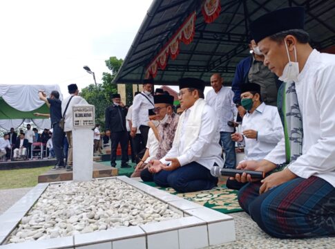 fokusjabar.id Ziarah Makam KHZ Musthafa