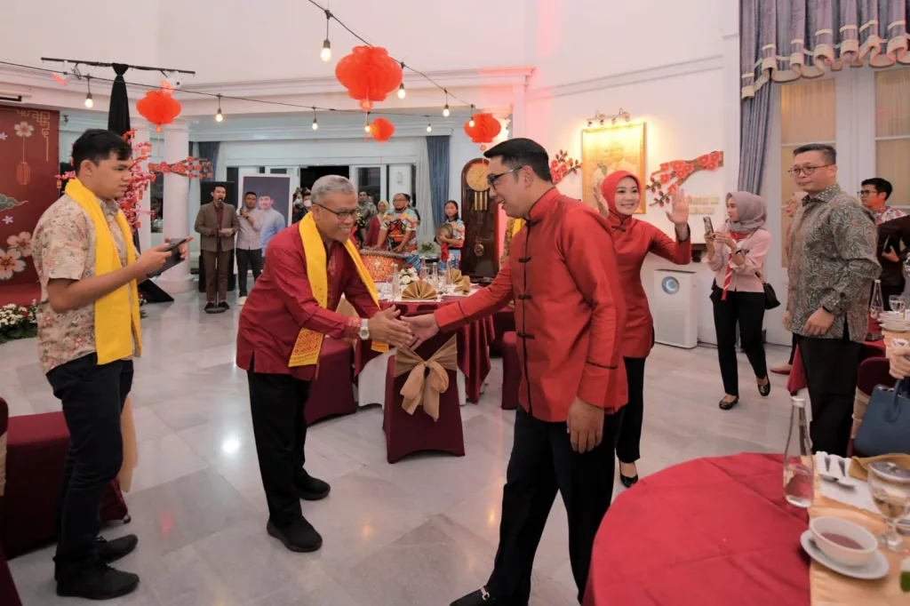 Gubernur Jawa Barat Ridwan Kamil bersiilaturahmi bersama tokoh dan warga Tionghoa di Gedung Pakuan, Kota Bandung.(Foto: Biro Adpim Jabar)