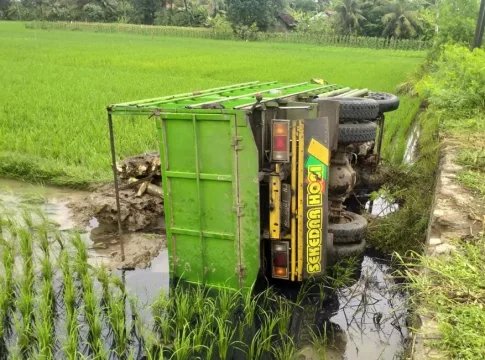 dump truck fokusjabar.id