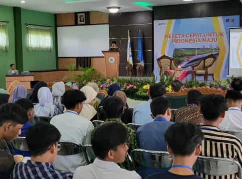 Kereta Cepat Jakarta Bandung jadi bagian dari materi sosialisasi Anggota Komisi VI DPR RI Drs KH Acep Adang Ruhiat MSi bertajuk Kereta Cepat Untuk Indonesia Maju.