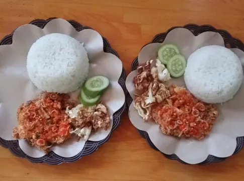 Moza Food salad Buah & Ayam Geprek