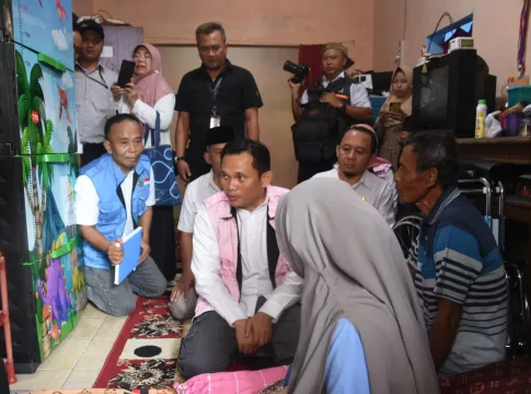 Pj Walikota Tasikmalaya Cheka Virgowansyah Mendatangi Keluarga Stunting di Kec. Mangkubumi Kota Tasikmalaya (fokusjabar/Seda)