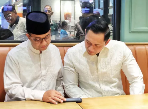 Ketua Umum Partai Demokrat Agus Harimurti Yudhoyono (AHY) melepas Anies Berangkat Ibadah Haji di Bandara Soekarno-Hatta, Tanggerang.