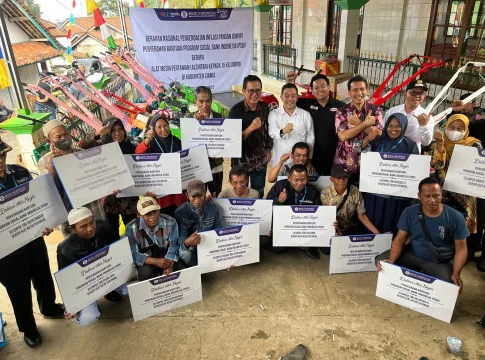 Anggota DPR RI Fraksi Demokrat Berikan Bantuan Pertanian kepada 15 Kelompok Tani di Kabupaten Ciamis. Foto Seremoni