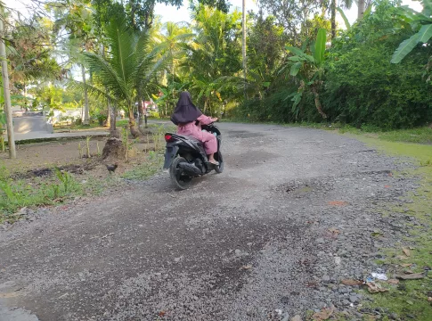 Kondisi Jalur Jalan Rusak di Dusun Panghauran Desa Sindangsari Kecamatan Banjarsari Kabupaten Ciamis