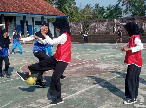 Sekolah Menengah Pertama Negeri (SMPN) 8 Ciamis gelar pekan olahraga dan seni antar kelas (Porak). Di kampus SMPN 8