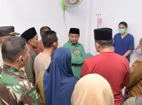 Wagub Jabar Uu Ruzhanul Ulum Menjenguk Siswa SMKN Korban Penganiaan di Ciamis