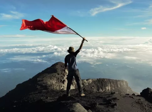 Jelajah gunung di Indonesia