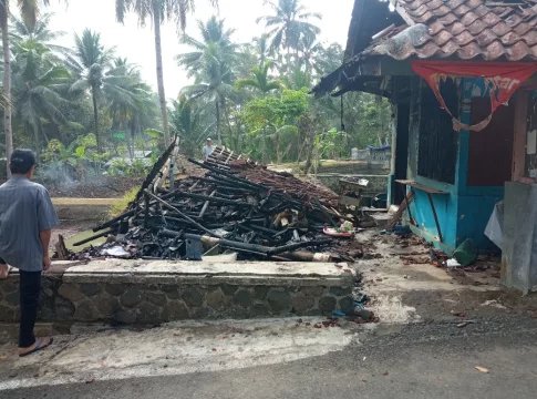 rumah angkringan fokusjabar.id